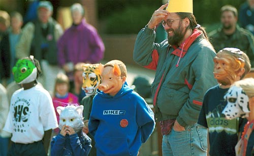 Source: http://thekansan.com/images/100900/fro-fallfest04.jpg